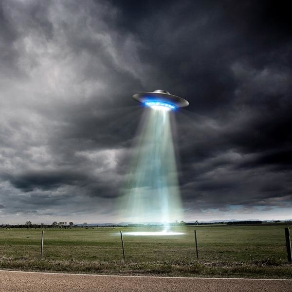 UFO: wojskowe biuro śledcze