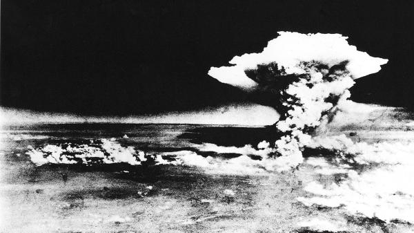 Bílé světlo/Černý déšť: Zničení Hirošimy a Nagasaki