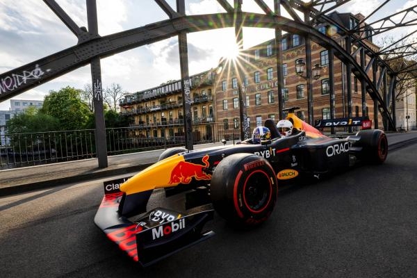Coulthard and Forsberg hit Leipzig in F1 2-seater