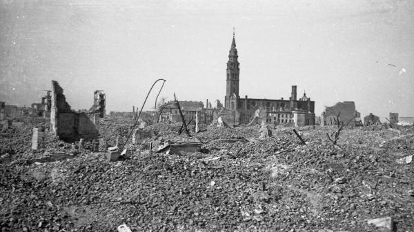 Warszawa po wojnie: odbudowa z popiołów