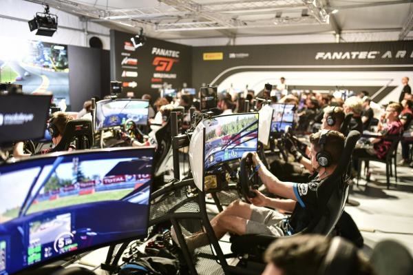 Simracing: World Series v Amsterdamu