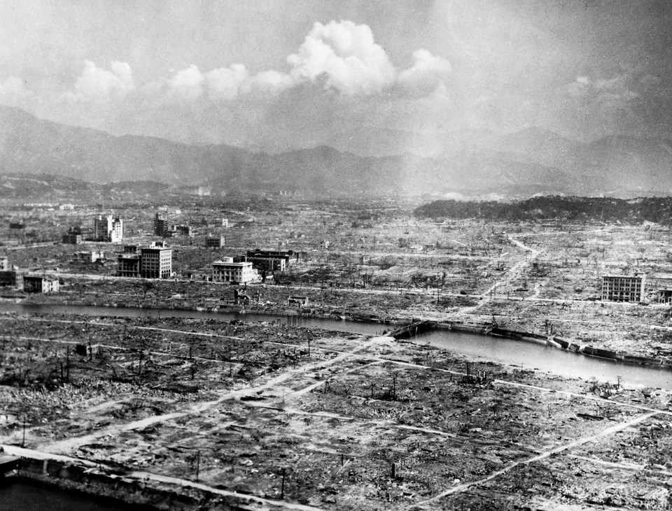 Dokument Hirošima - počátek atomového věku