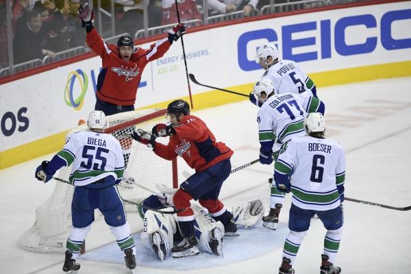 NHL: Vancouver Canucks - Washington Capitals
