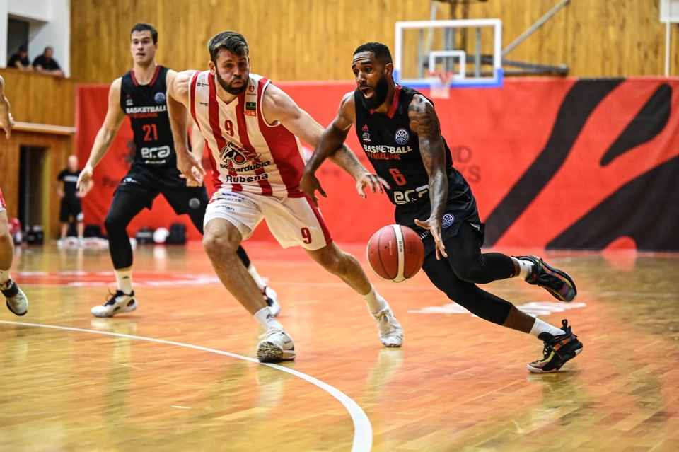 Basketbal: SLUNETA Ústí nad Labem - BK KVIS Pardubice
